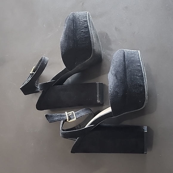 Women's Fashon Nova 6 inch heels. - Picture 3 of 12